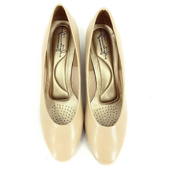 Soft Style EUC Women's 7.5 USA Style# H79652 Slip On Low Heel Cream Pumps - Picture 3 of 12